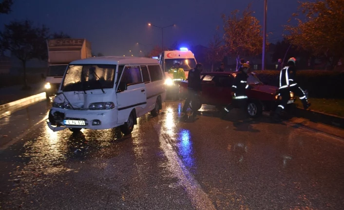 Bursa'da yağmur kaza getirdi: 5 yaralı