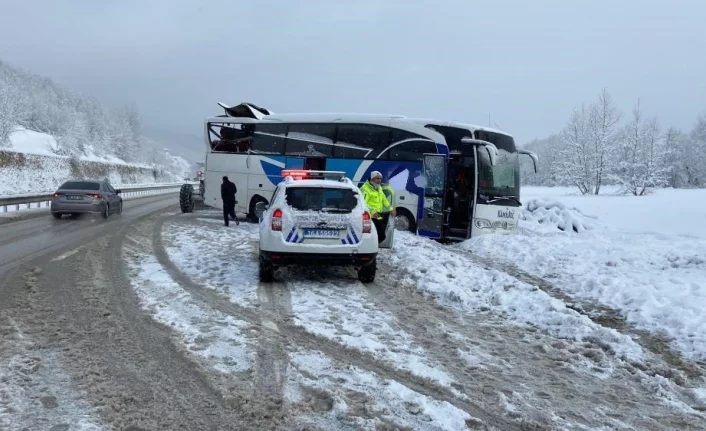 Bursa'da yolcu otobüsü ile tır çarpıştı 2 yaralı