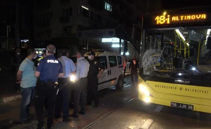 Bursa'da yolun karşısına geçerken otobüsün çarptığı yaya ağır yaralandı