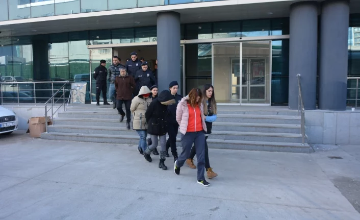 Bursa'da zehir tacirlerine şafak baskını: 24 gözaltı