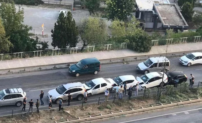 Bursa'da zincirleme kaza: 7 araç birbirine girdi!