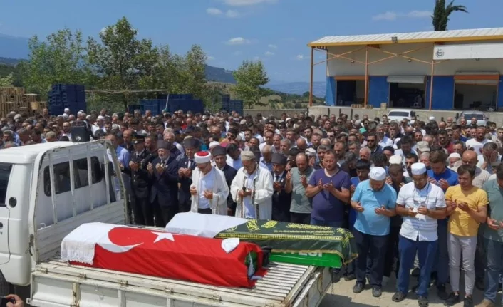 Bursa'daki kazada ölen 3 kişi gözyaşlarıyla defnedildi