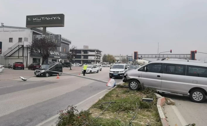 Bursa'daki zincirleme kazada ölümden döndüler
