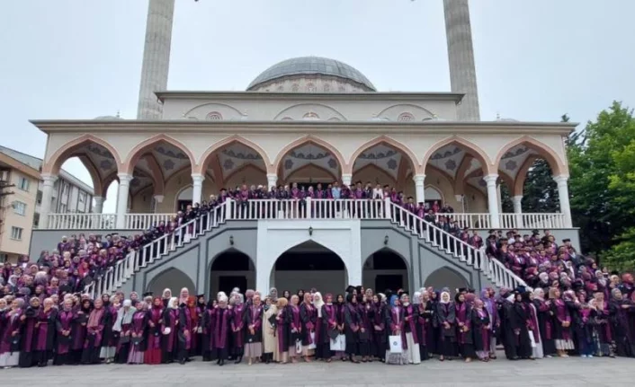 Bursa ilahiyat çınarı yeni mezunlarla büyümeye devam ediyor