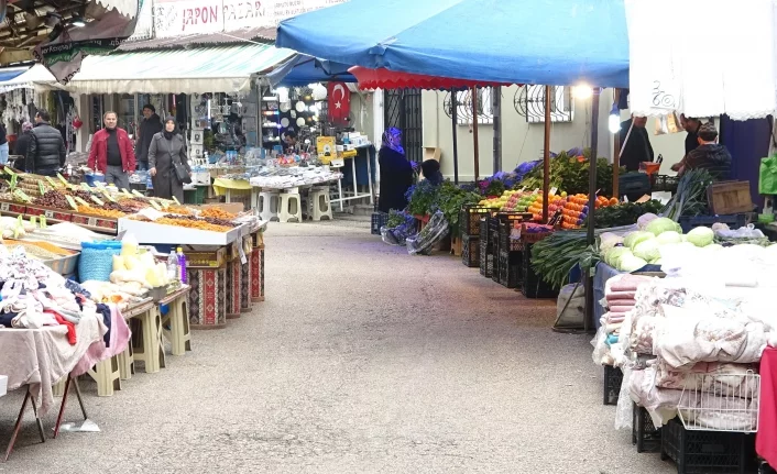 Bursa'nın tarihi pazarı boş kaldı