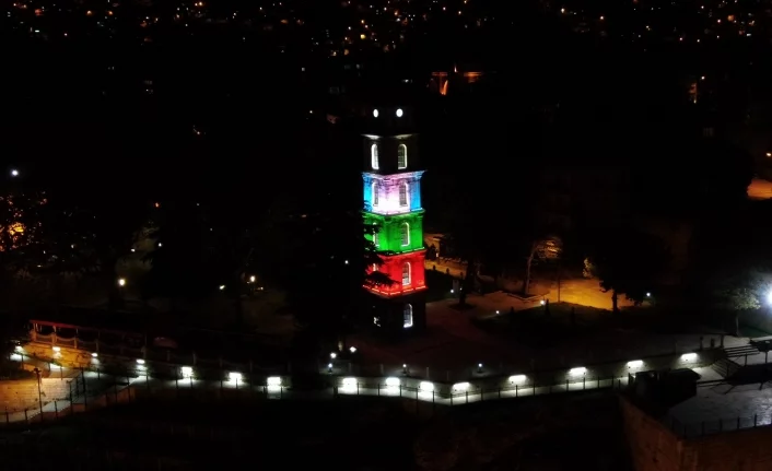 Bursa'nın tarihi Tophane Saat Kulesi Filistin bayrağı renklerinde ışıklandırıldı