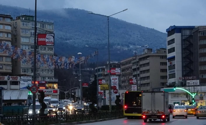 Bursa şehir merkezi yine kar yüzü görmedi