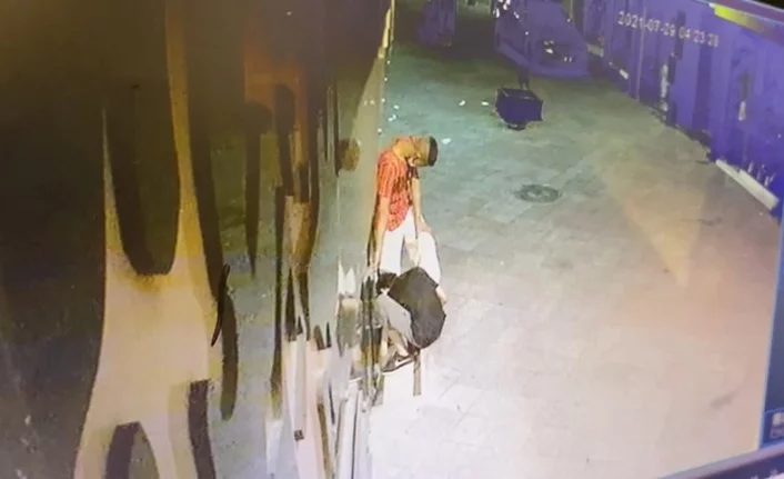Bursa’da 10 mağazaya girmeye çalışan hırsızlar güvenlik kamerasına yakalandı