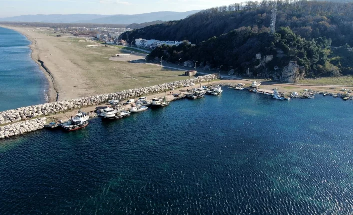 Bursa’da balıkçı barınağının girişi kumla doldu, balıkçılar mağdur oldu