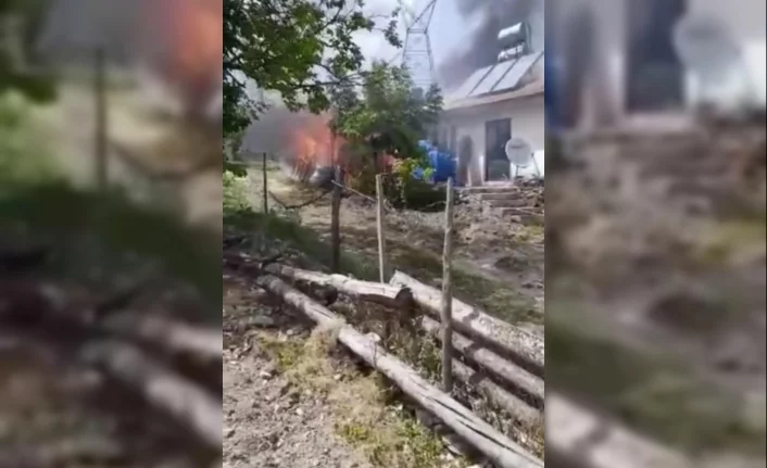 Bursa’da çıkan yangında iki ev ve bir traktör küle döndü