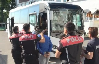 Bursa’da fuhuş operasyonunda gözaltına alınan 10 kişi adliyeye sevk edildi