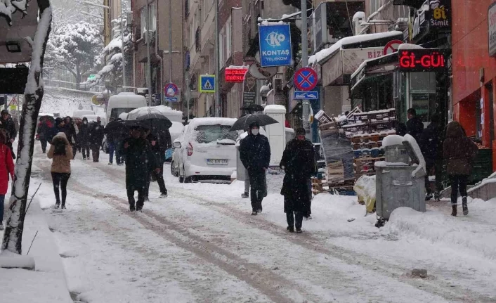 Bursa’da kar esareti..Yollar kapandı