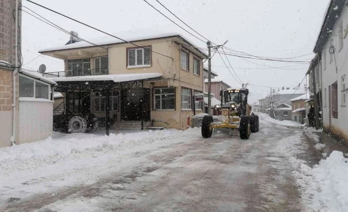 Bursa’da kardan kapanan 169 mahalle yolu ulaşıma açıldı