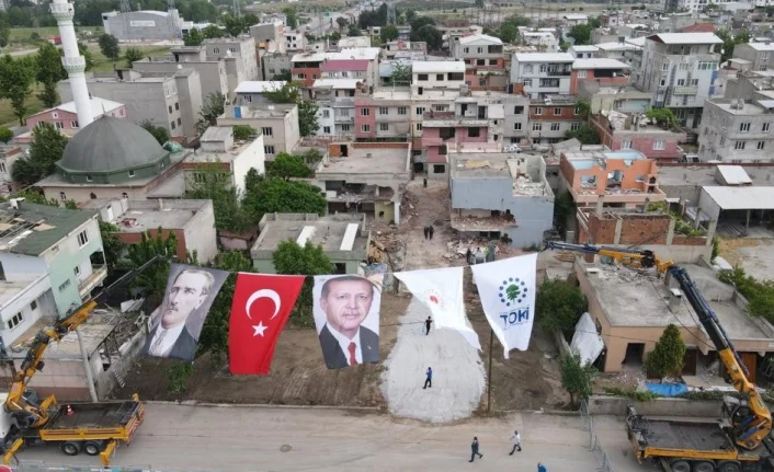 Bursa’da Mevlana Mahallesi’nde 7. etap kentsel dönüşüm yıkım töreni gerçekleştirildi