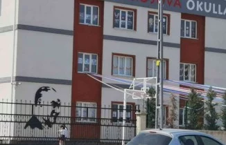 Bursa’da okulun camından düşen öğrenci ağır yaralandı