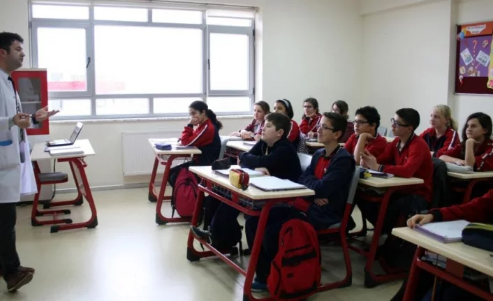 Bursa’da özel eğitim kurumları yüzde 200’e varan zamlarla velilerin tepkisini çekti: Özel okullarda fahiş zam krizi!