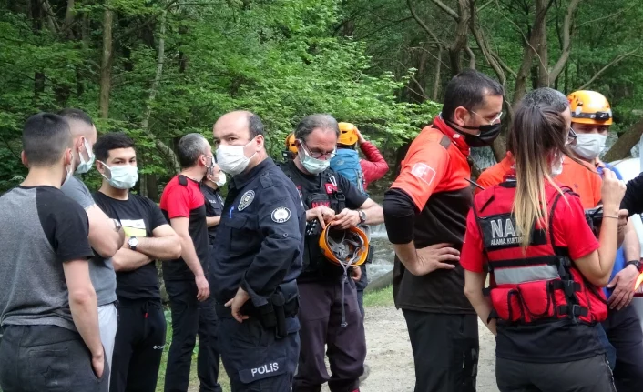 Bursa’da polisten korkup kaçan genç kayalıklarda mahsur kaldı