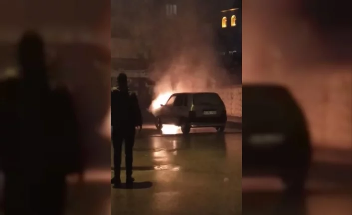 Bursa’da seyir halinde otomobil yandı, sürücü canını zor kurtardı