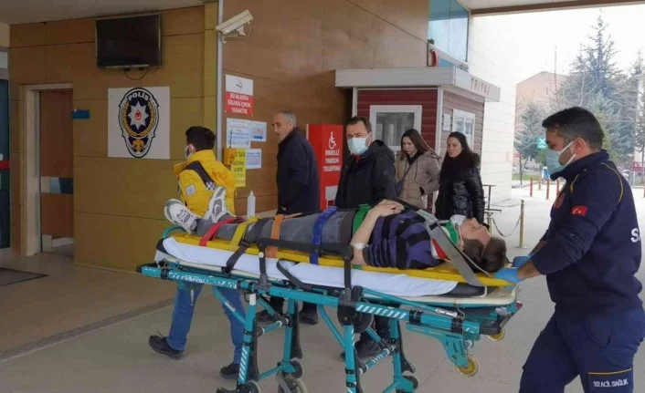 Bursa’da tadilat yaparken merdiven boşluğuna düşerek yaralandı
