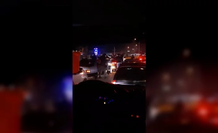 Bursa’da yolu trafiğe kapatıp eğlendiler