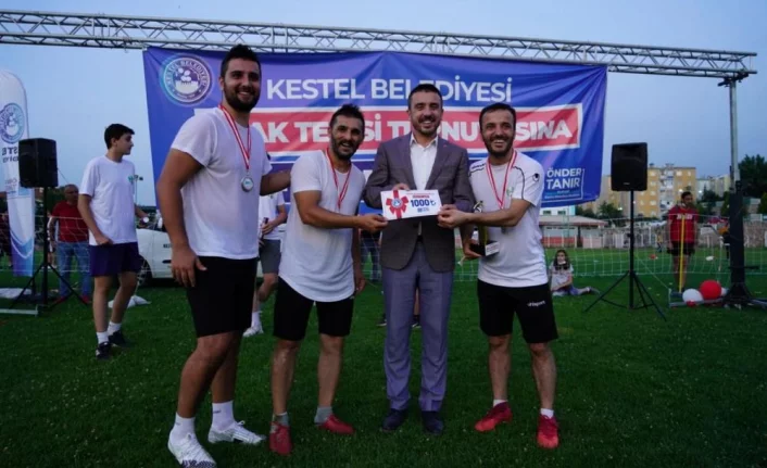 Bursa’nın ilk ayak tenisi turnuvası Kestel’de gerçekleşti