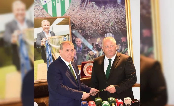 Bursaspor'da Erkan Kamat mazbatasını aldı!