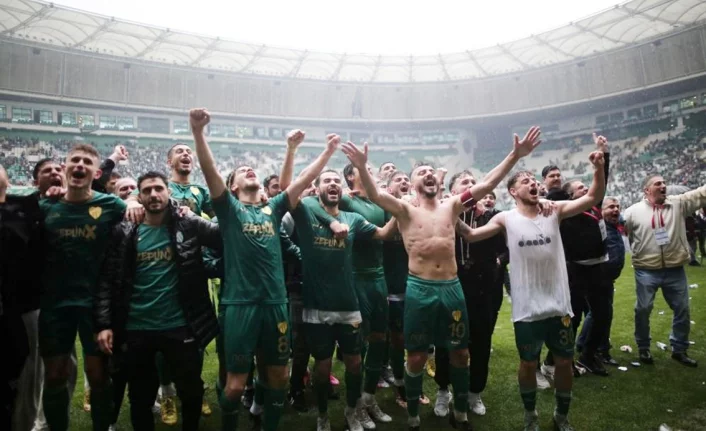 Bursaspor, gergin geçen maçta lider Amed’i devirip evine puansız gönderdi: Aferin çocuklar!