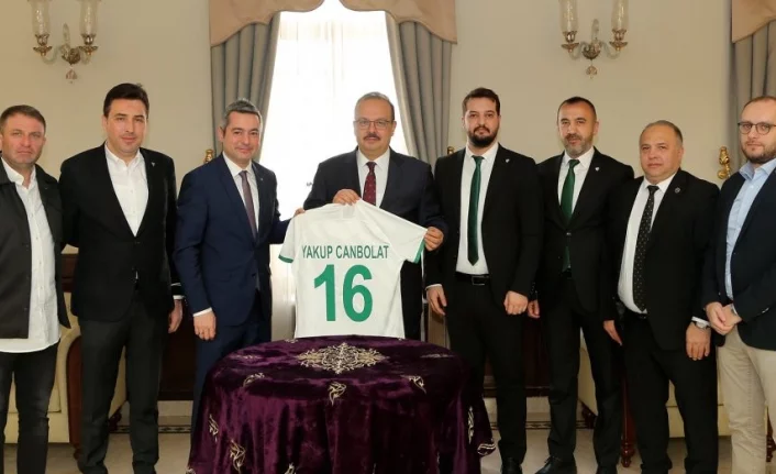 Bursaspor yönetimi Vali Yakup Canbolat’ı ziyaret etti