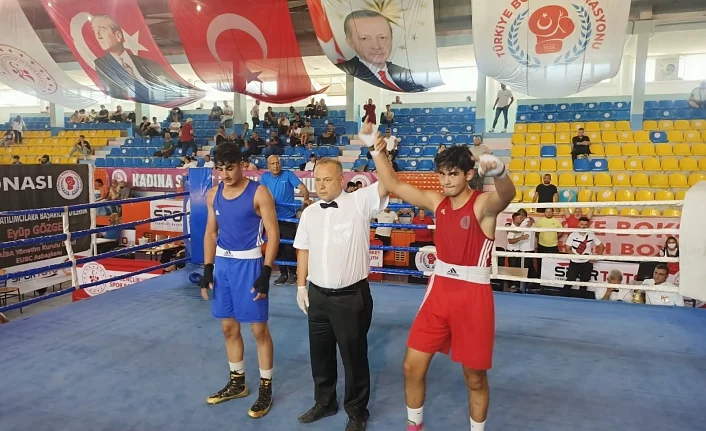 Büyükşehir Belediyespor'lu boksörlerden iki şampiyonluk