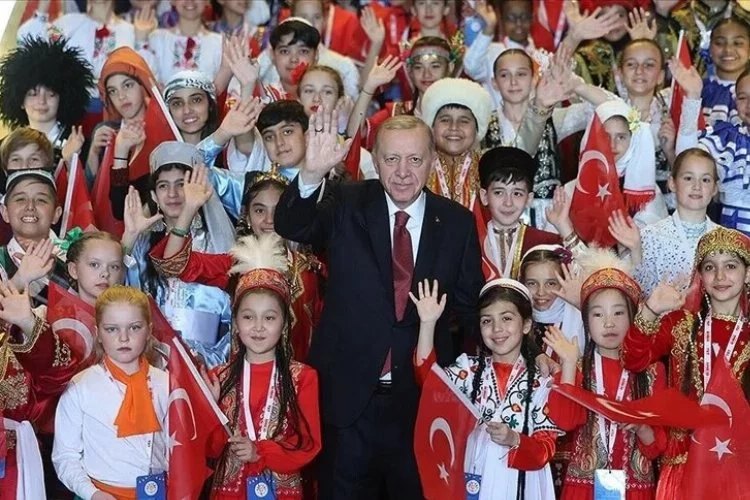 Cumhurbaşkanı Erdoğan, Türk dünyası çocukları ve TRT Çocuk Şenliği konuk çocuklarıyla bir araya geldi