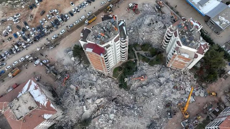 Depremde yıkılan binalara ilişkin soruşturmalar sürüyor