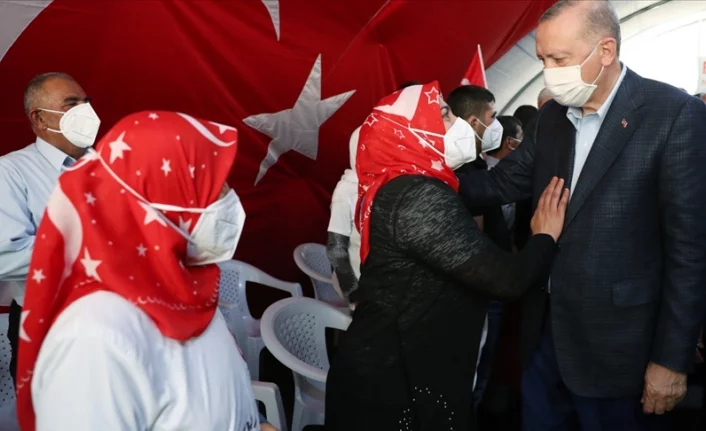 Diyarbakır annelerinden Cumhurbaşkanı Erdoğan'a:  “Senin sayende bu gücü buluyoruz”