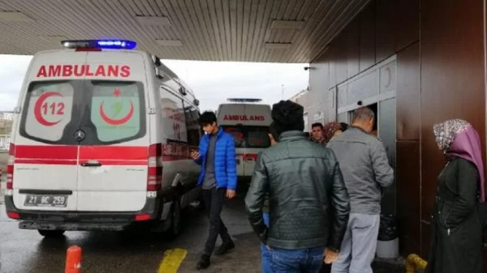 Diyarbakır'da 60 kişi tatlıdan zehirlendi