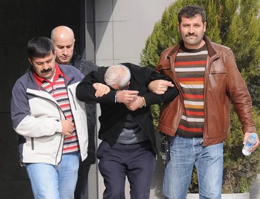 Bursa'da yaşlı adamı oğlun karakolda yalanıyla dolandırdılar