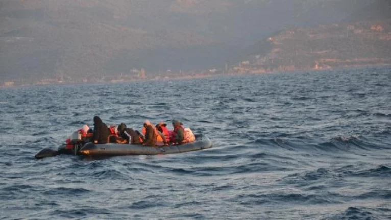 Ege'de yine Yunan zulmü: Göçmenleri kelepçeleyip denize attılar