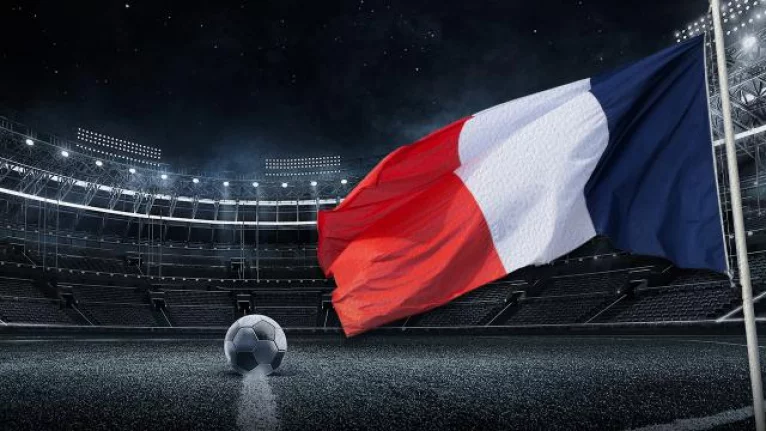 Fransa'da İslam karşıtı karar: Futbolcuların oruç açma arası yasaklandı