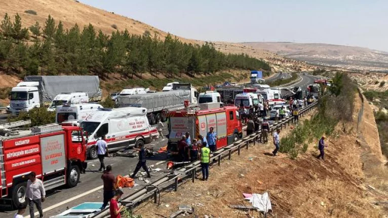 Gaziantep'te feci kaza: 16 ölü, 22 yaralı