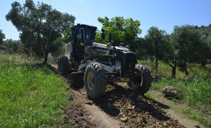 Gemlik Belediyesi’nin tarıma desteği arazi yollarıyla devam ediyor