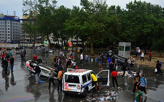 Taksim'deki Gezi Parkı vatandaşların girişine kapatıldı