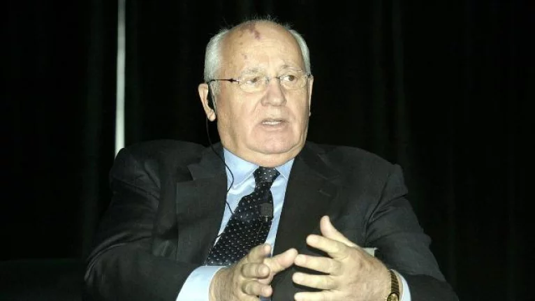 Gorbaçov hayatını kaybetti