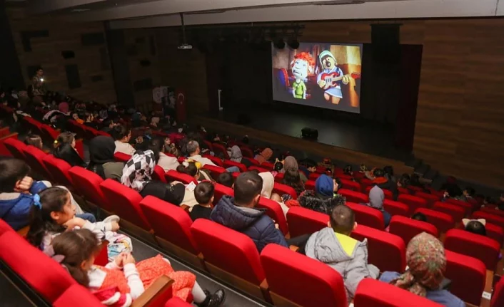 Gürsu’da ücretsiz sinema ve tiyatro keyfi