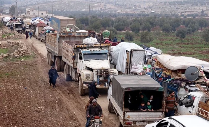İdlib'deki göç dalgası büyüyerek devam ediyor