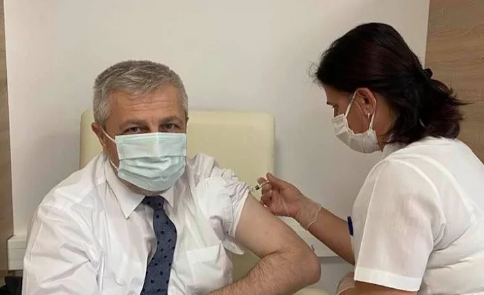 İl Sağlık Müdürü Dr. Yavuzyılmaz, aşının 2. dozunu yaptırdı