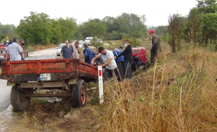 İnegöl'de traktör devrildi: 1'i ağır 3 yaralı