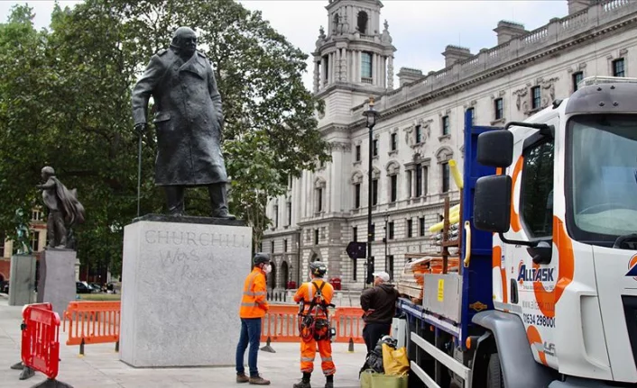 İngiltere'deki heykel krizi büyüyor