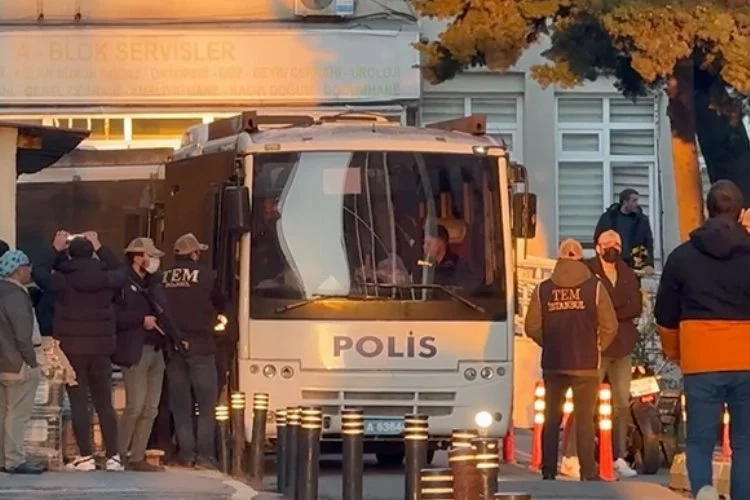 İstanbul Adliyesindeki terör saldırısı soruşturmasında yakalanan 96 zanlı adliyeye sevk edildi