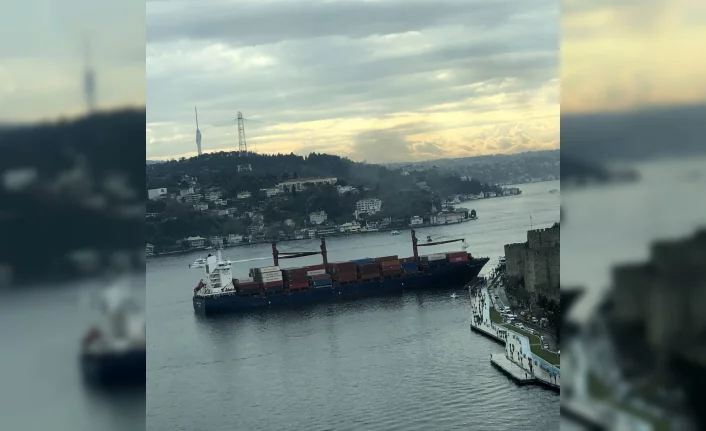 İstanbul Boğazı'nda gemi kazası: Kıyıya çarptı!