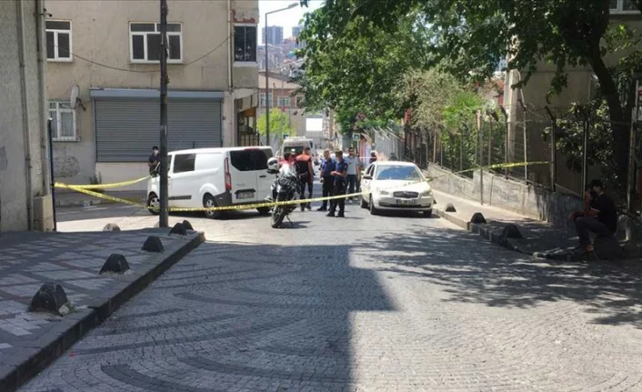 İstanbul'da polise silahlı saldırı: 1 şehit!