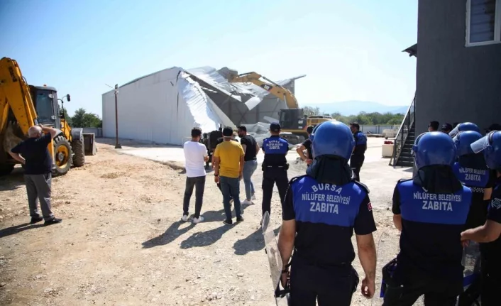 Kaçak fabrika binası ikinci kez yıkıldı