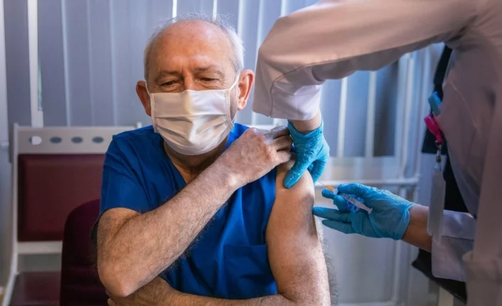 Kemal Kılıçdaroğlu koronavirüs aşısı oldu